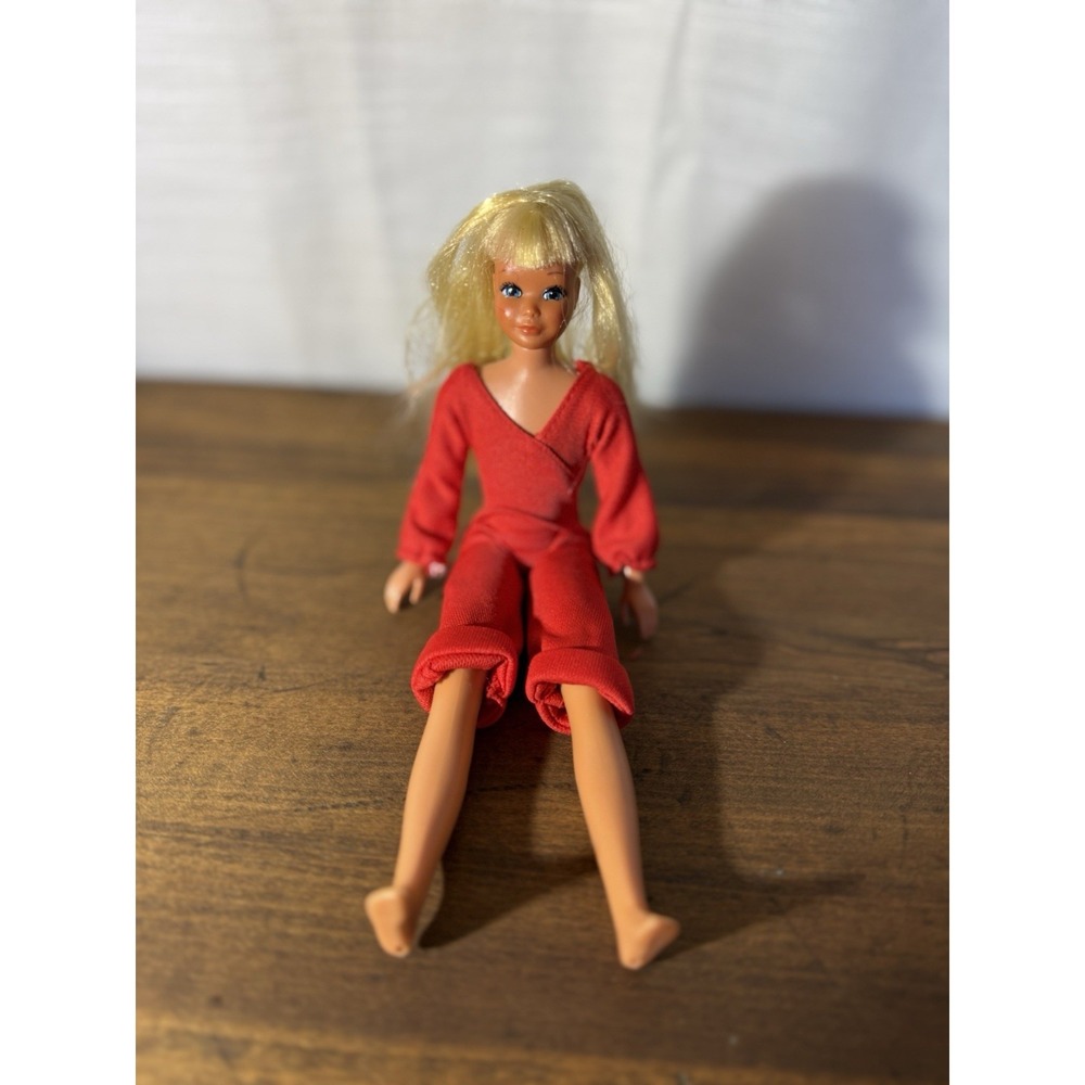 Vintage 70s Mattel Skipper Doll Blonde Bangs Blue Eyes Red Jumpsuit Retro⁠ - Picture 2 of 14